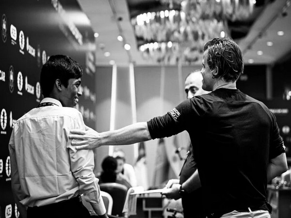 R Praggnanandhaa and Magnus Carlsen (Image: International Chess Federation)