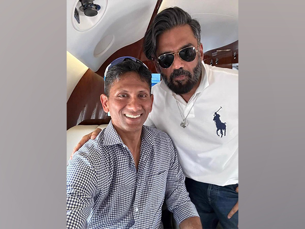 Venkatesh Prasad with Suniel Shetty (Image: Twitter/ Venkatesh Prasad)