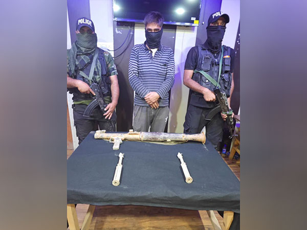 Terrorist associate of the LeT arrested in Shopian (Photo/ANI)