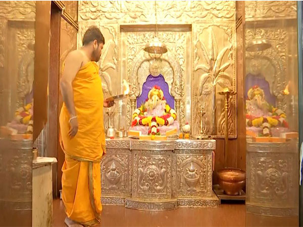 Prayers underway at Pune's Siddhivinayak temple ahead of attempted Lunar landing of Chandrayaan-3 (Photo/ANI)