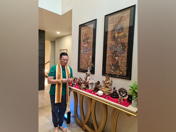 Singapore High Commissioner Simon Wong praying for Chandrayaan-3 success (X/@SGinIndia)