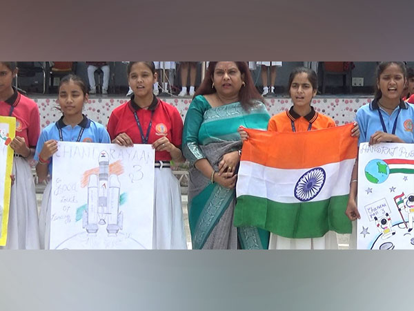 School students made posters for successful moon landing of Chandrayaan-3 (Photo/ANI)