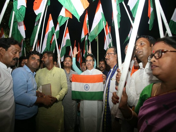  Tripura CM Manik Saha celebrating successful landing of Chandrayaan 3 (Photo/Twitter: @DrManikSaha2)