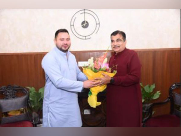 Bihar Deputy CM with Nitin Gadkari (Photo: X/@yadavtejashwi)