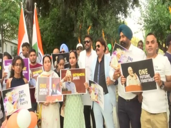 Indian diaspora in Greece awaits PM Modi in Greece, chants slogans of 'Vande Mataram' (Photo/ANI)