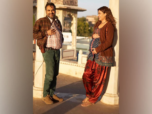 Pankaj Tripathi, Kriti Sanon (Image Source: Instagram)