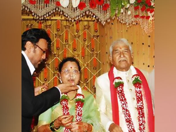Jackie Shroff with Seema Deo and Ramesh Deo (Image Source: Instagram)