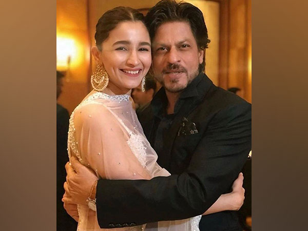 Alia Bhatt, Shah Rukh Khan (Image source: Twitter)