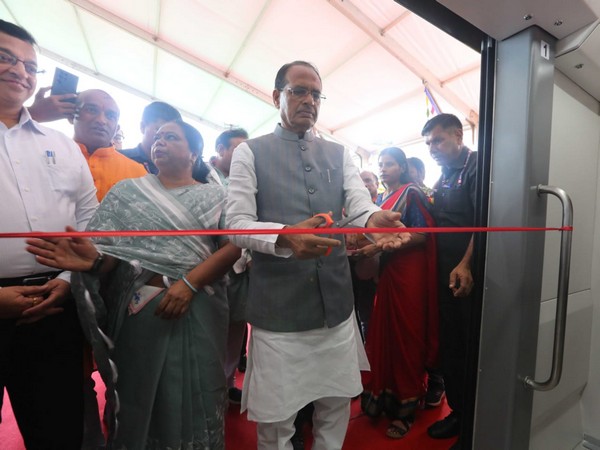 Madhya Pradesh CM Shivraj Singh Chouhan unveiling the coach of metro (Photo/ANI)