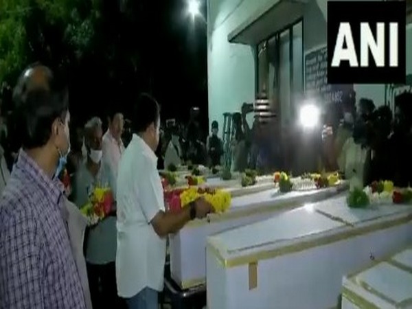 Tamil Nadu ministers pay tribute to people who lost their lives in Madurai train fire (Photo/ANI)