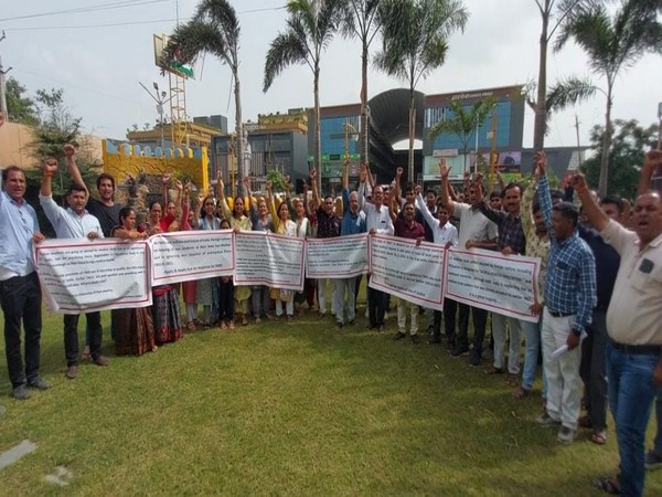 Parents protesting in Mehsana, Gujarat. (Photo/ANI)