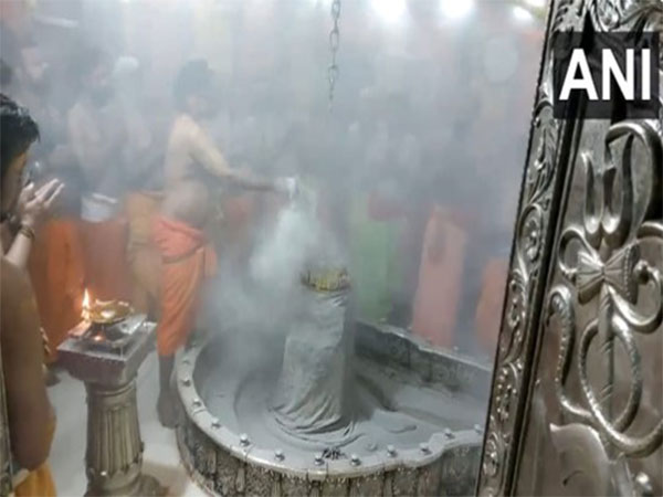 Bhasma Aarti being performed at Mahakal Temple on the last Shravan Monday (Photo/ANI)