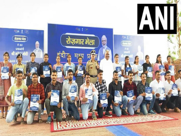 Union Minister Bhupender Yadav and IG Kuldeep Kumar Gulia with newly inducted personnel (Photo / ANI) 