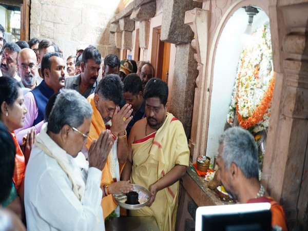 Dy CM D K Shivakumar and CM Siddaramaiah at Chamundeshwari Temple Mysuru (Photo/ANI)