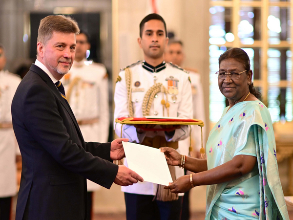 Ambassador of Ukraine Dr Oleksandr Polishchuk presented his credentials to President Droupadi Murmu on Tuesday (Photo Credits: Twitter/@rashtrapatibhvn)