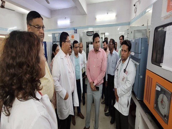 Uttarakhand Health Secreatry R. Rajesh Kumar visits Doon Medical College Hospital in Dehradun (Photo/ANI)