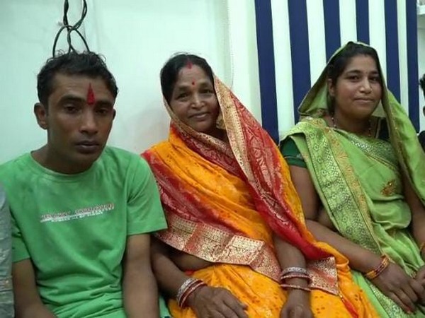 Missing man Pankaj (L), mother Prem Bai (M) and elder sister Pooja (R) (Photo/ANI)