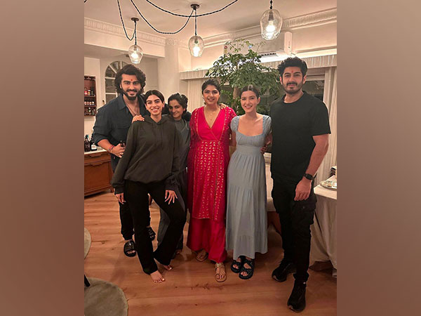 Actor Arjun Kapoor and his cousins (Image source: Instagram)