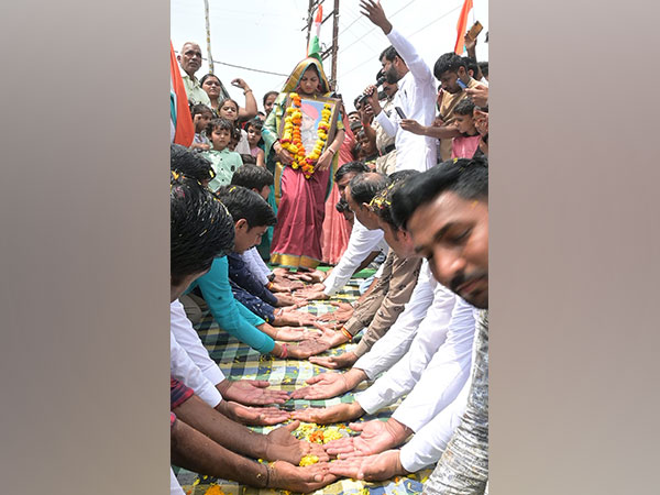 Woman walking on palms of villagers to unveil the statue of her braveheart husband  