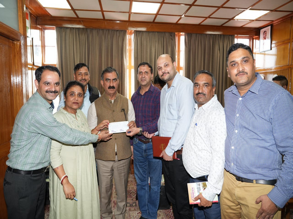 Himachal Pradesh Chief Minister Sukhu (Centre) (Photo/ANI)