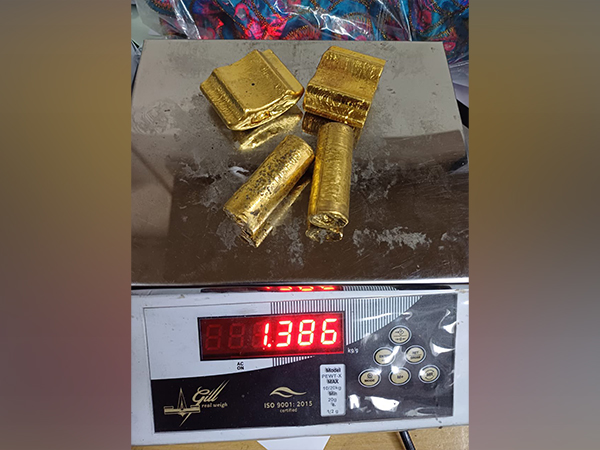 Mumbai Customs seize 1.38 kg gold (Photo/ANI)