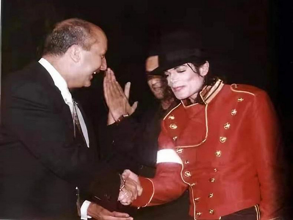 Anupam Kher, Michael Jackson (Image Source: Instagram)