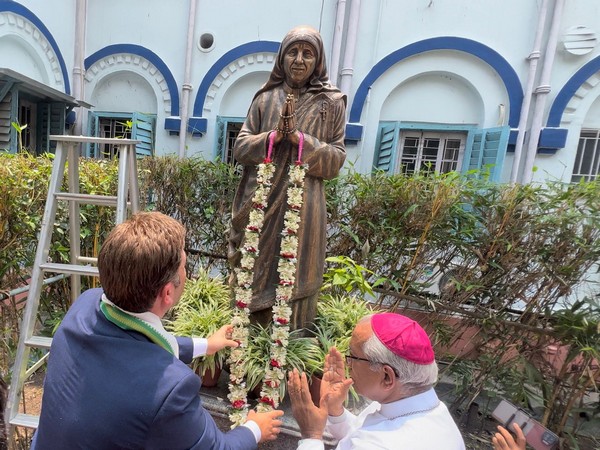 North Macedonia’s Minister of Foreign Affairs Bujar Osmani pays floral tribute to statue of Mother Teresa in Kolkata. (Photo/X)