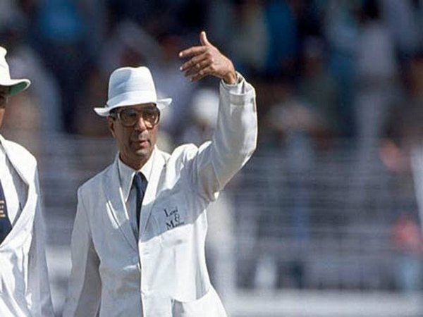 Former international umpire Piloo Reporter (Image: Twitter/ VVS Laxman) 