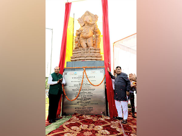 Union Minister Nitin Gadkari unveils Vighnaharta sculpture in Delhi on Monday (Photo/ANI)