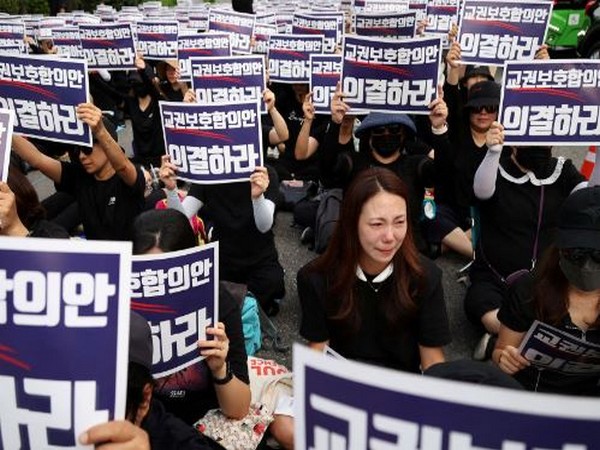South Korea teachers hold mass protests. (Photo: Reuters)