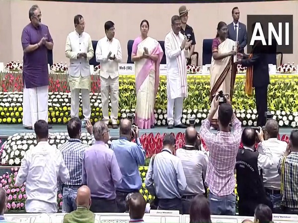 President Murmu confers National Teachers' Award 2023 to awardees in Delhi. (Photo/ANI)