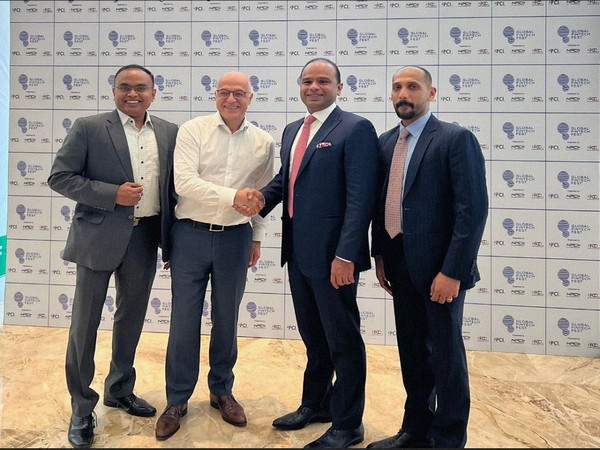 The senior leadership teams of iPiD and Digit9 announcing their partnership at the Global Fintech Festival 2023