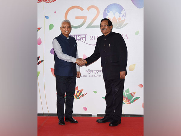 Pravind Jugnauth Mauritius PM with Union Minister Shripad Naik (Photo/MEA)