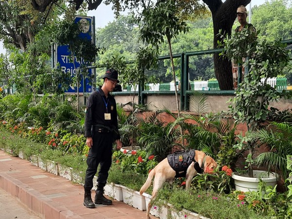 Zenon, Ming with 6 NSG sniffer dog squad at Rajghat (Photo/ANI)