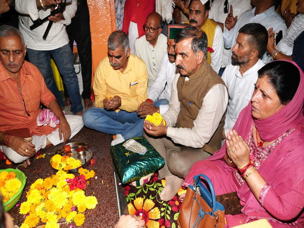Chief Minister Sukhvinder Singh Sukhu offering prayers at Shiva temple in Chanour (Photo/Himachal Government) 