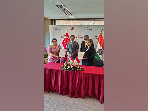 CJI DY Chandrachud meets his Singaporean counterpart Sundaresh Menon (Photo/ANI)