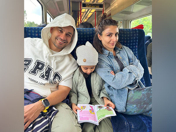 Soha Ali Khan with Kunal Kemmu and Inaaya (Image source: Instagram)