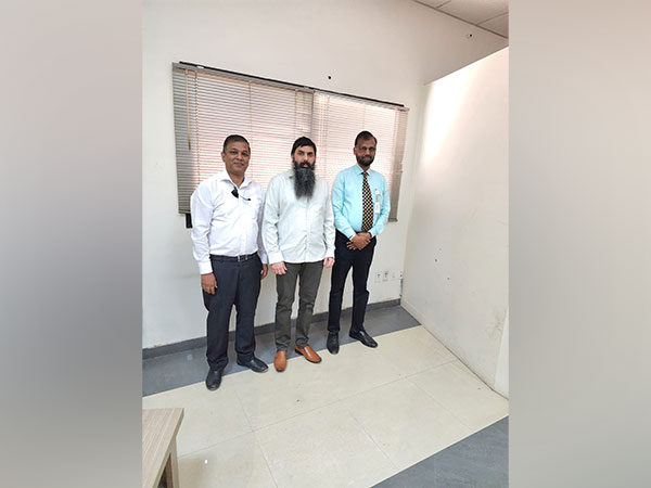 Indian national Balwinder Singh with officials in Saudi Arabia (Photo: X @IndianEmbRiyadh)