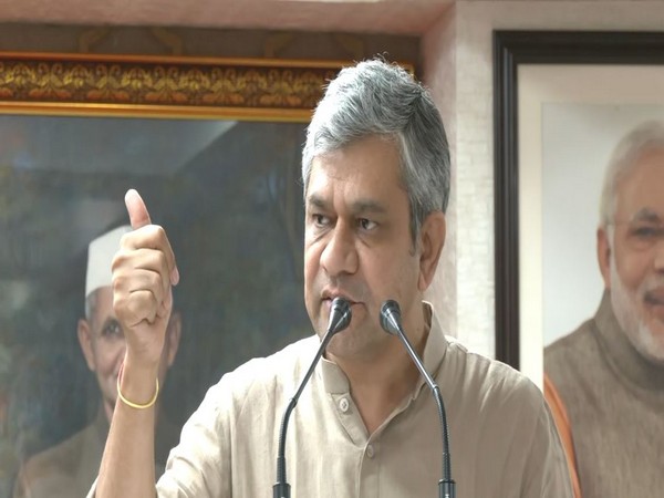 The MoU was signed in the presence of Minister for Railways, Communications and Electronics and Information Technology, Ashwini Vaishnaw. (Photo/ANI)