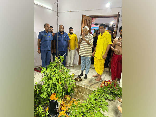 Lalu Yadav with son Tej Pratap at Banke Bihari Temple. Credit: (Tej Pratap Yadav/X)