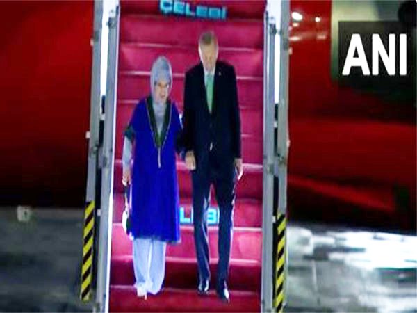 Turkiye President Recep Tayyip Erdogan and first lady of Turkiye Emine Erdogan arrive in Delhi(Photo/ANI) 