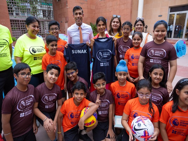 British PM Rishi Sunak meets students and staff at British Council of India (Photo/Twitter: @RishiSunak)