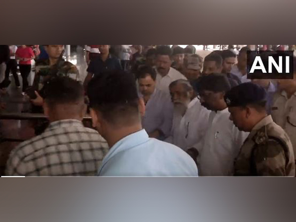 Jharkhand Chief Minister Hemant Soren with father Shibu Soren heading to Delhi (Photo/ANI)