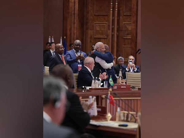 PM Modi welcomes African Union Chairperson to the G20 (Photo/ANI)