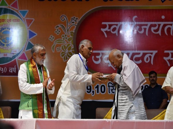Union Minister Ashwini Choubey (Left) with RSS Chief Mohan Bhagwat (Right) at an event (Photo/ANI)