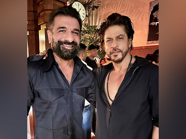 Actors Shah Rukh Khan and Eijaz Khan (Image source: Instagram)