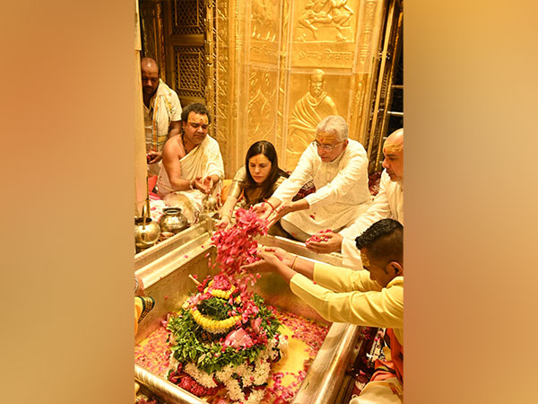 Mauritius Prime Minister Pravind Kumar Jugnauth with his wife at Kashi Vishwanath Temple. (Photo/ANI)