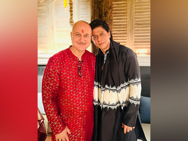 Shah Rukh Khan with Anupam Kher (Image Source: Instagram)