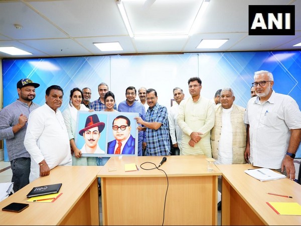 Arvind Kejriwal with AAP Haryana leaders (Photo/ANI)
