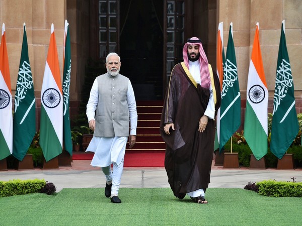 Prime Minister Narendra Modi and Saudi Arabian Prime Minister Mohammed bin Salman bin Abdulaziz Al Saud (Photo Credits: Twitter/@narendramodi)